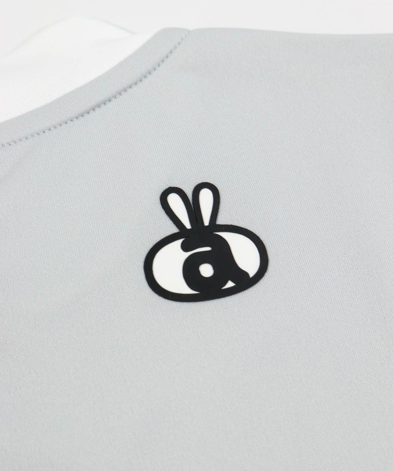 バックにはワンポイントのウサロゴプリント（ライトグレー）