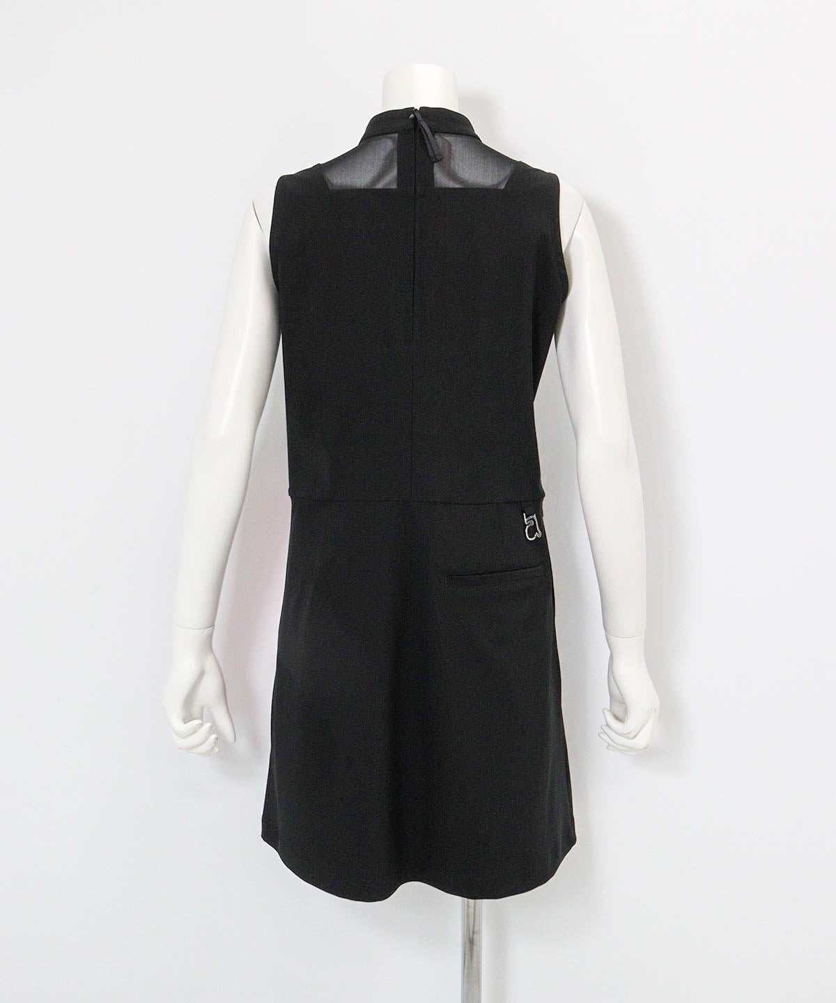 シアー切替撥水ノースリワンピース(ブラック)後ろ