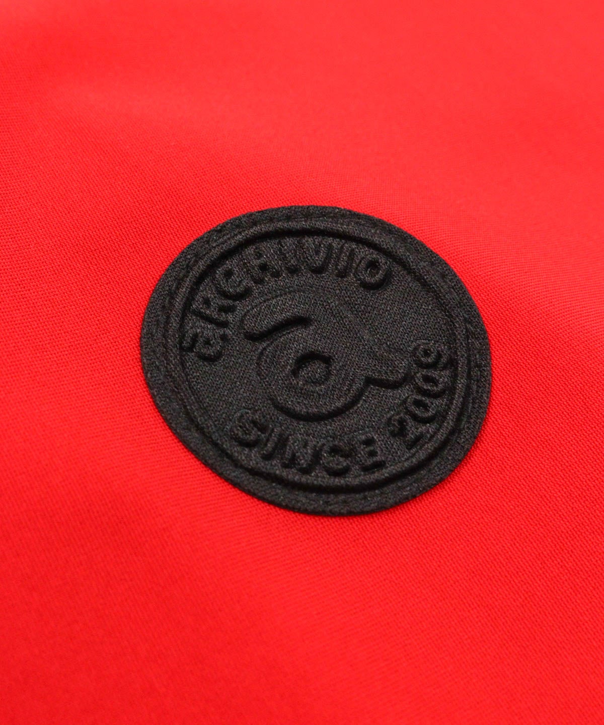 胸元ロゴマークアップ(レッド)