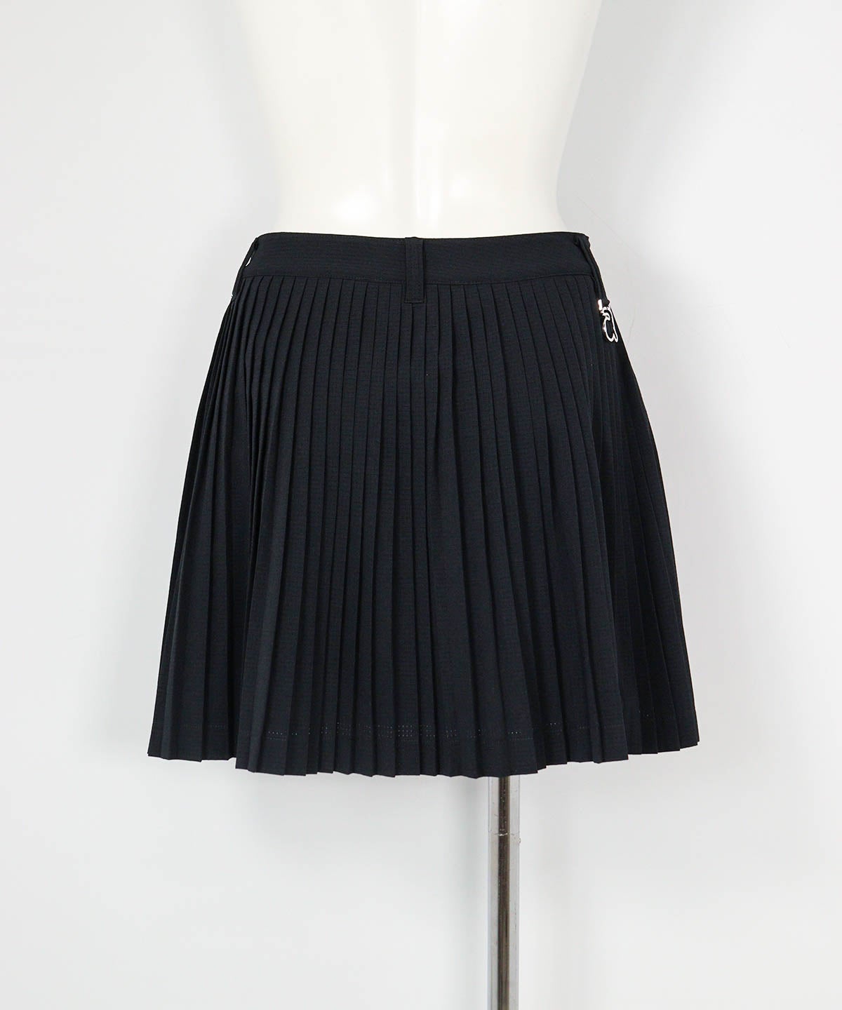 パックプリーツ通気速乾スカート(ブラック)後ろ