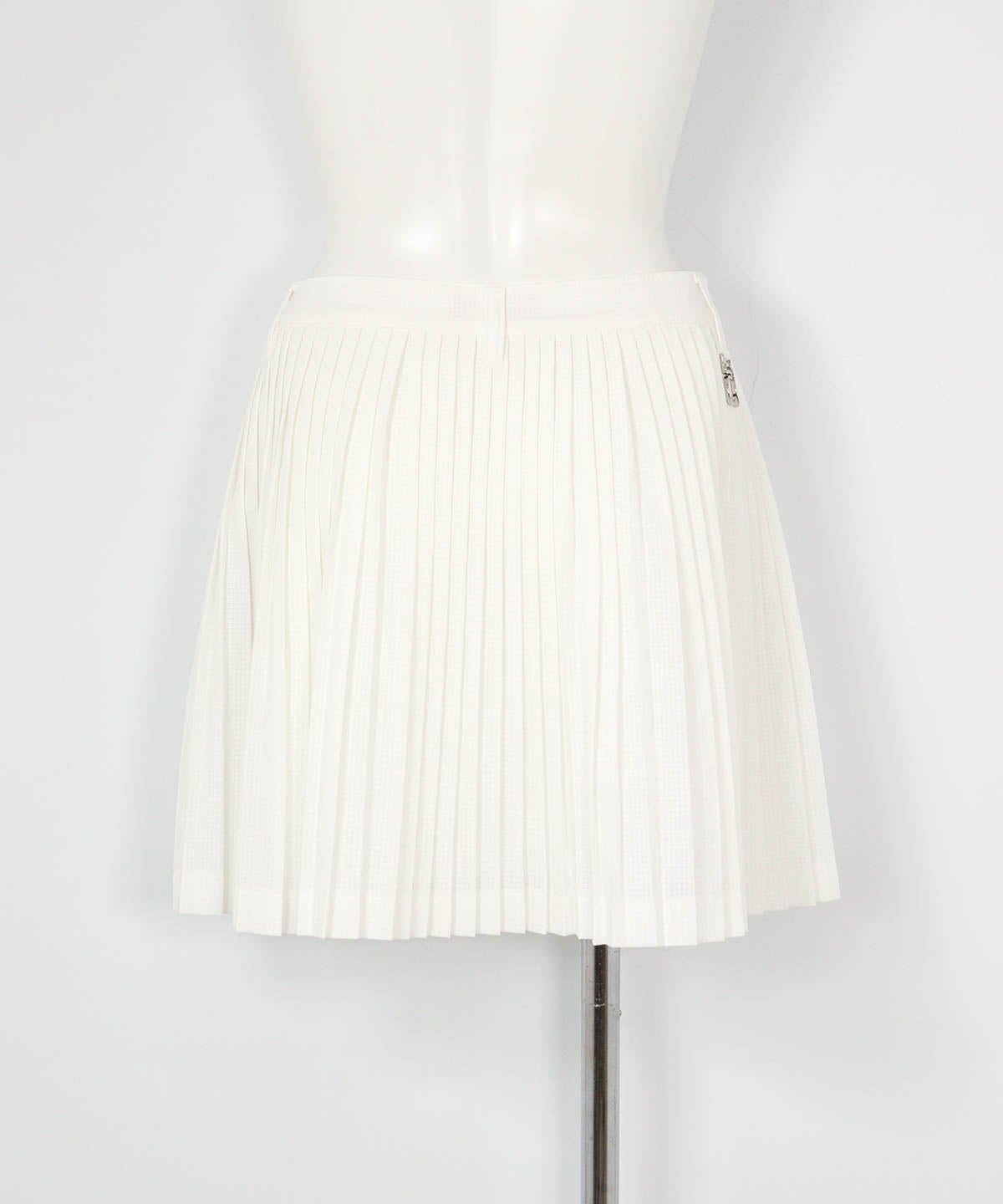 パックプリーツ通気速乾スカート(ホワイト)後ろ