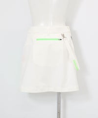 マーカー付き撥水フレアスカート(ホワイト)後ろ