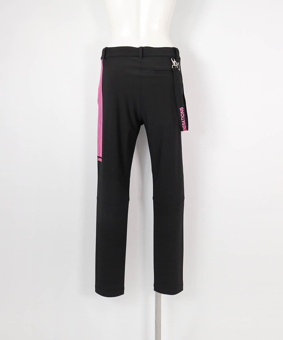 マーカー付きライン撥水パンツ(ブラック)後ろ