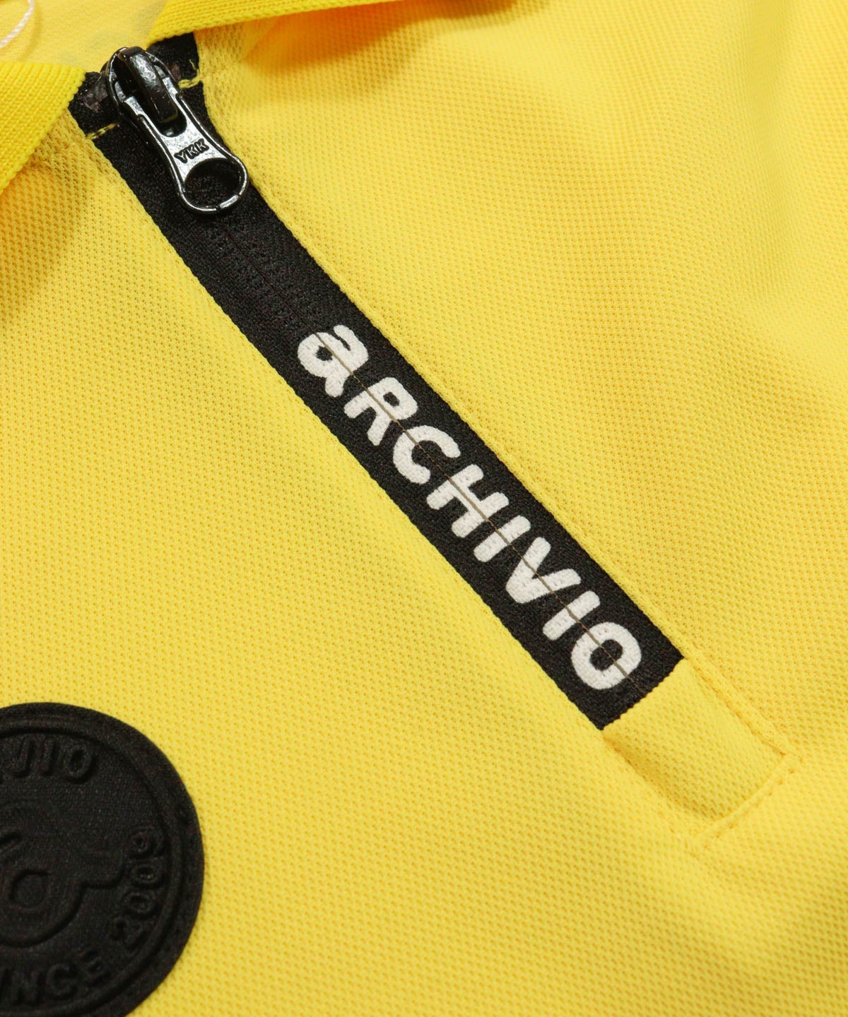 ファスナー部分ロゴ(イエロー)