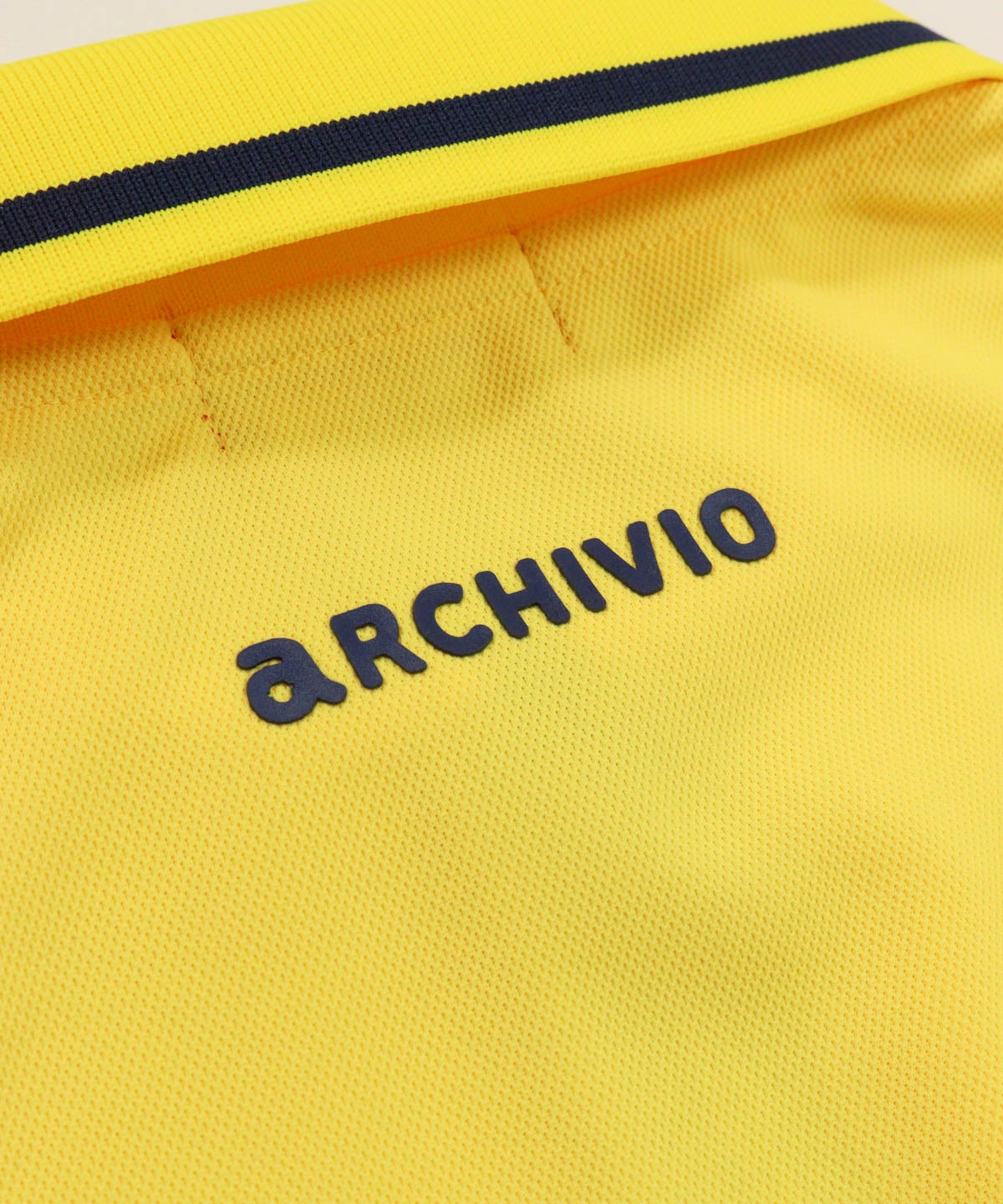 首元後ろロゴ(イエロー)