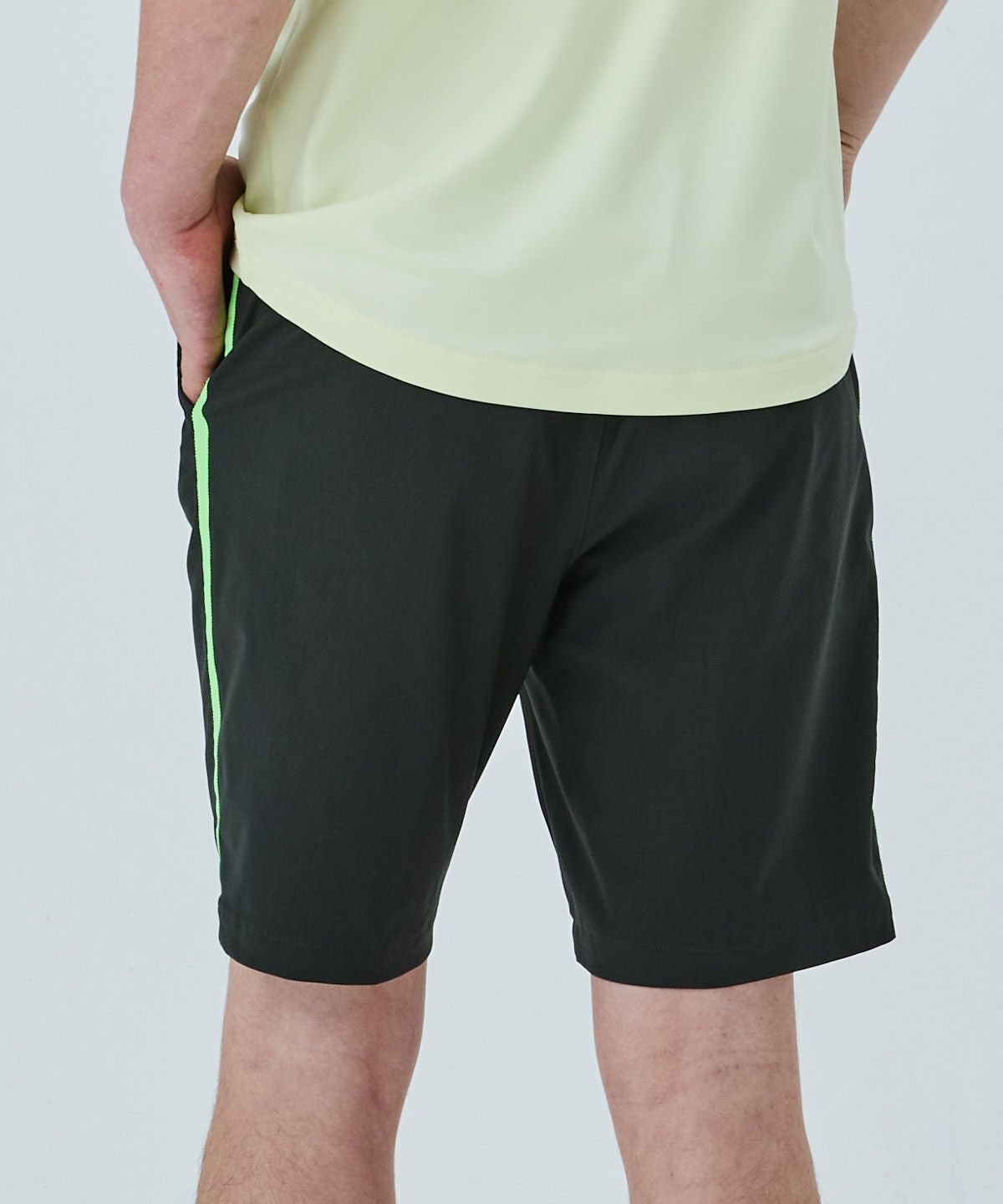 モデル着用画像(カーキ)