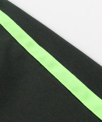 サイドライン部分(カーキ)