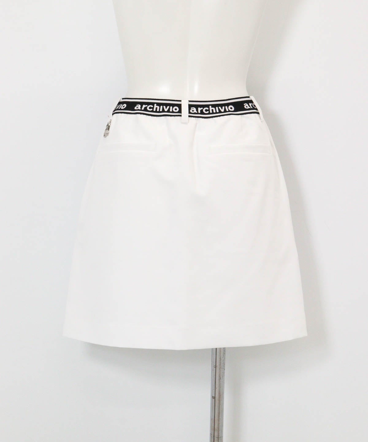 UV速乾パイピングラインスカート(ホワイト)後ろ