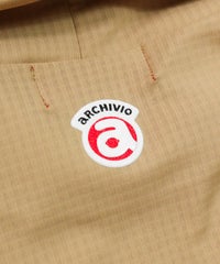 首元後ろロゴマーク(ベージュ)