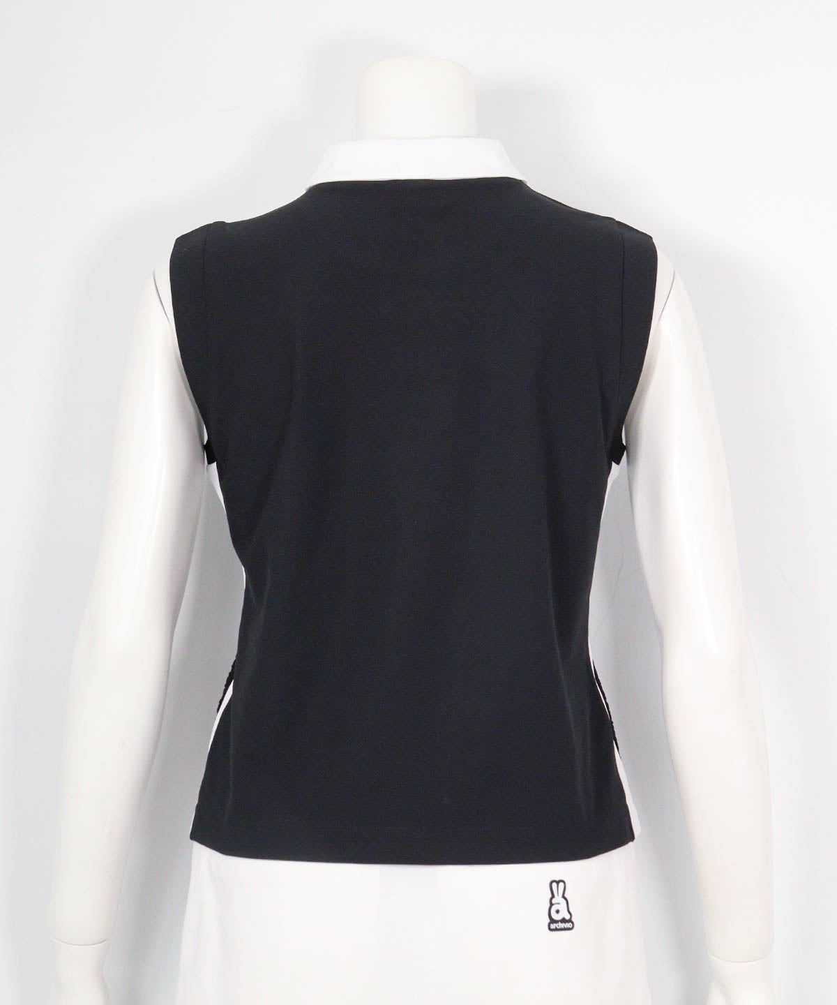 前後異素材ノースリロゴプルオーバー(ブラック)後ろ