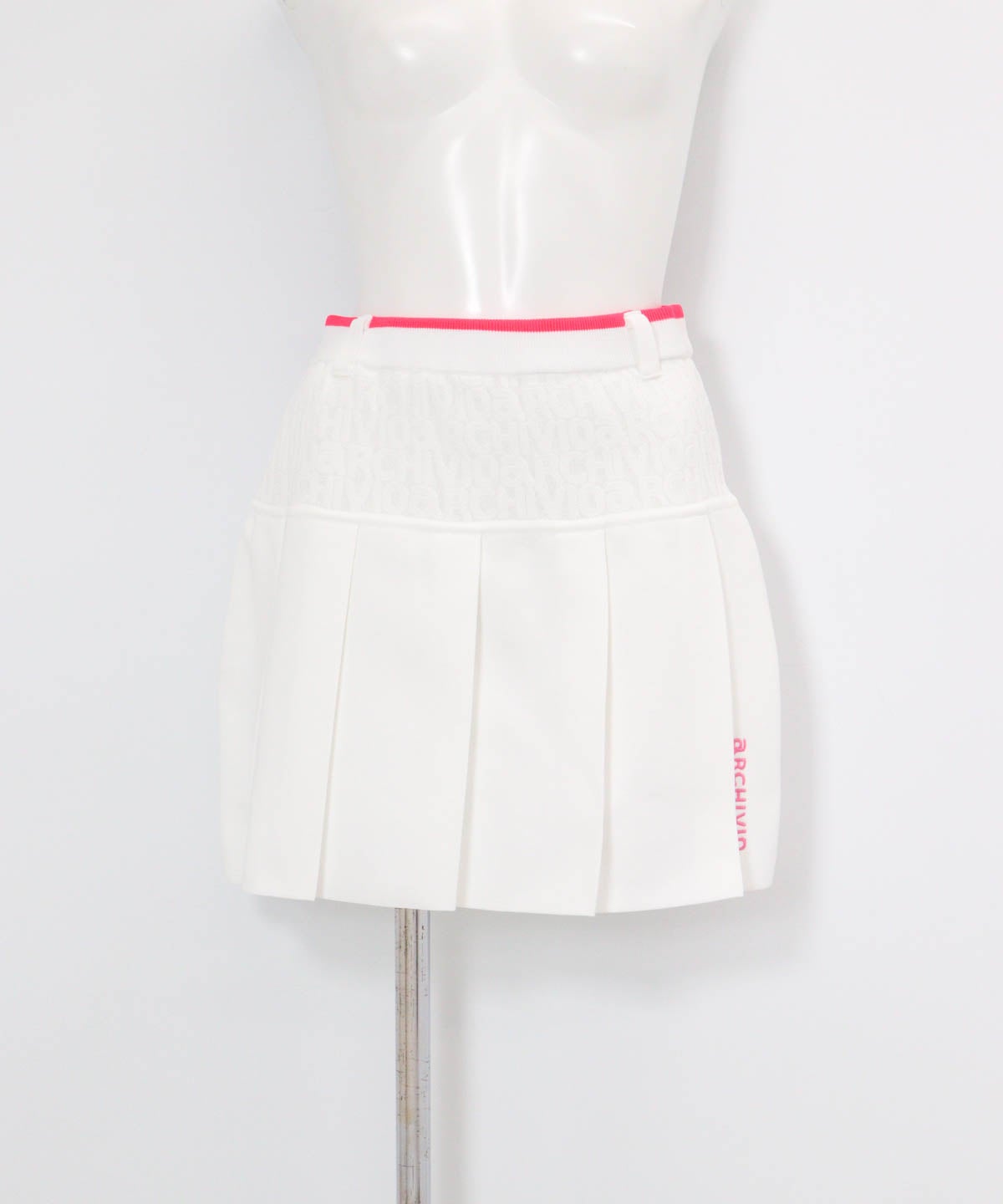 ジャガードロゴプリーツ切替スカート(ホワイト)前