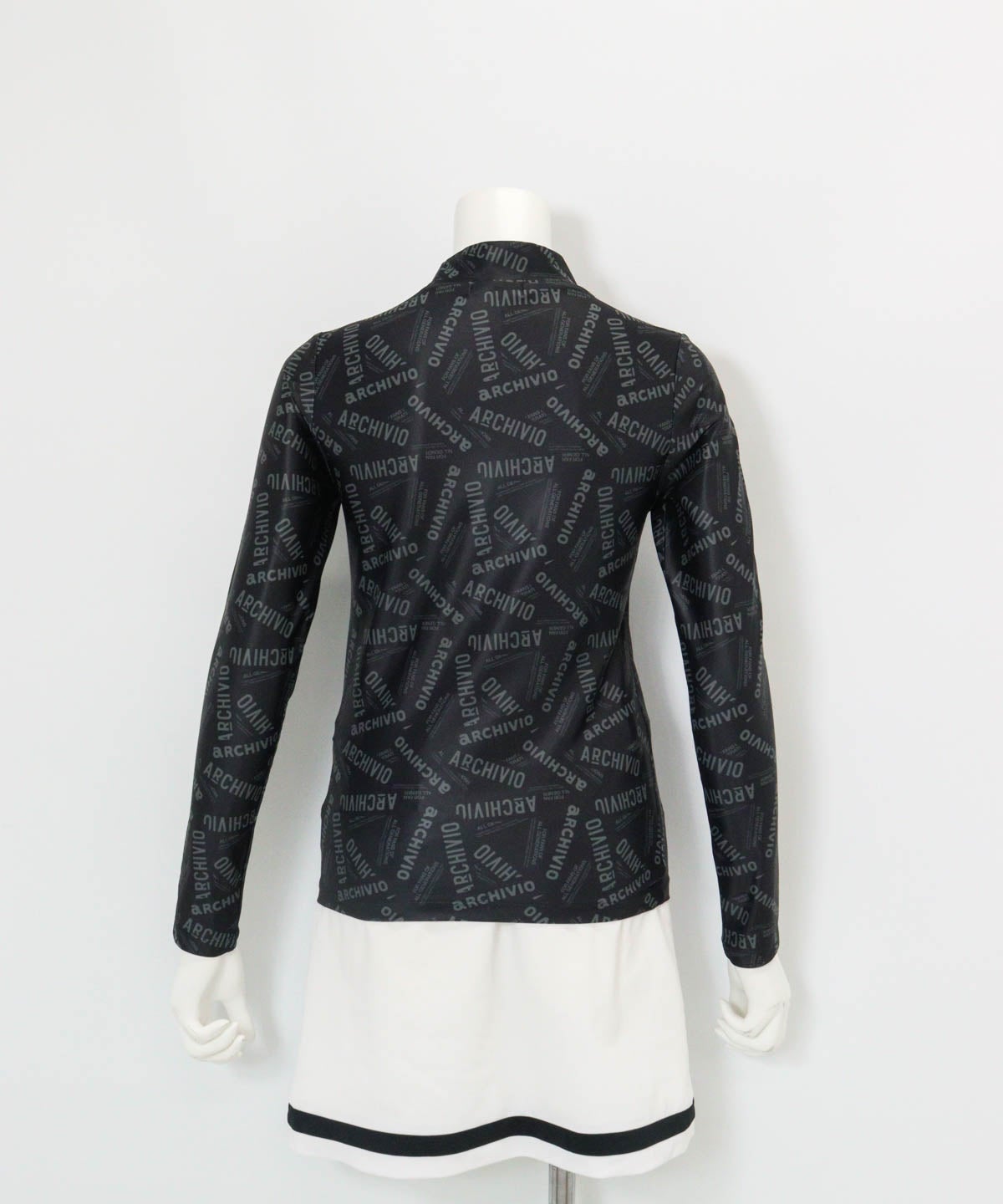 ネオンラインハイネックプルオーバー(ブラック)後ろ