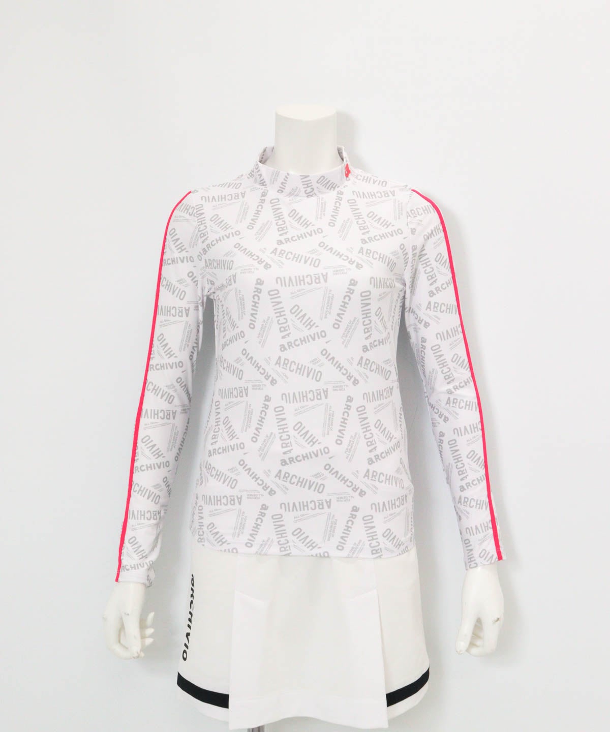 ネオンラインハイネックプルオーバー(ブラック)前ネオンラインハイネックプルオーバー(ホワイト)前