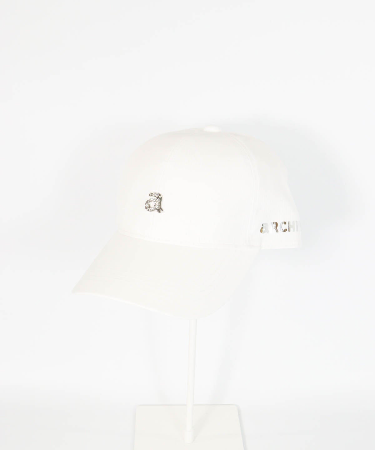 ロゴチャーム通気撥水キャップ(ホワイト)