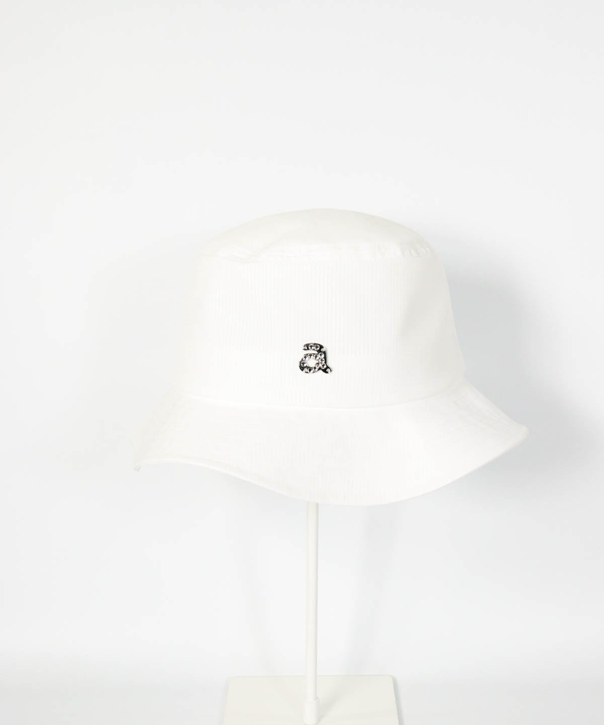 ロゴチャーム通気撥水ハット(ホワイト)