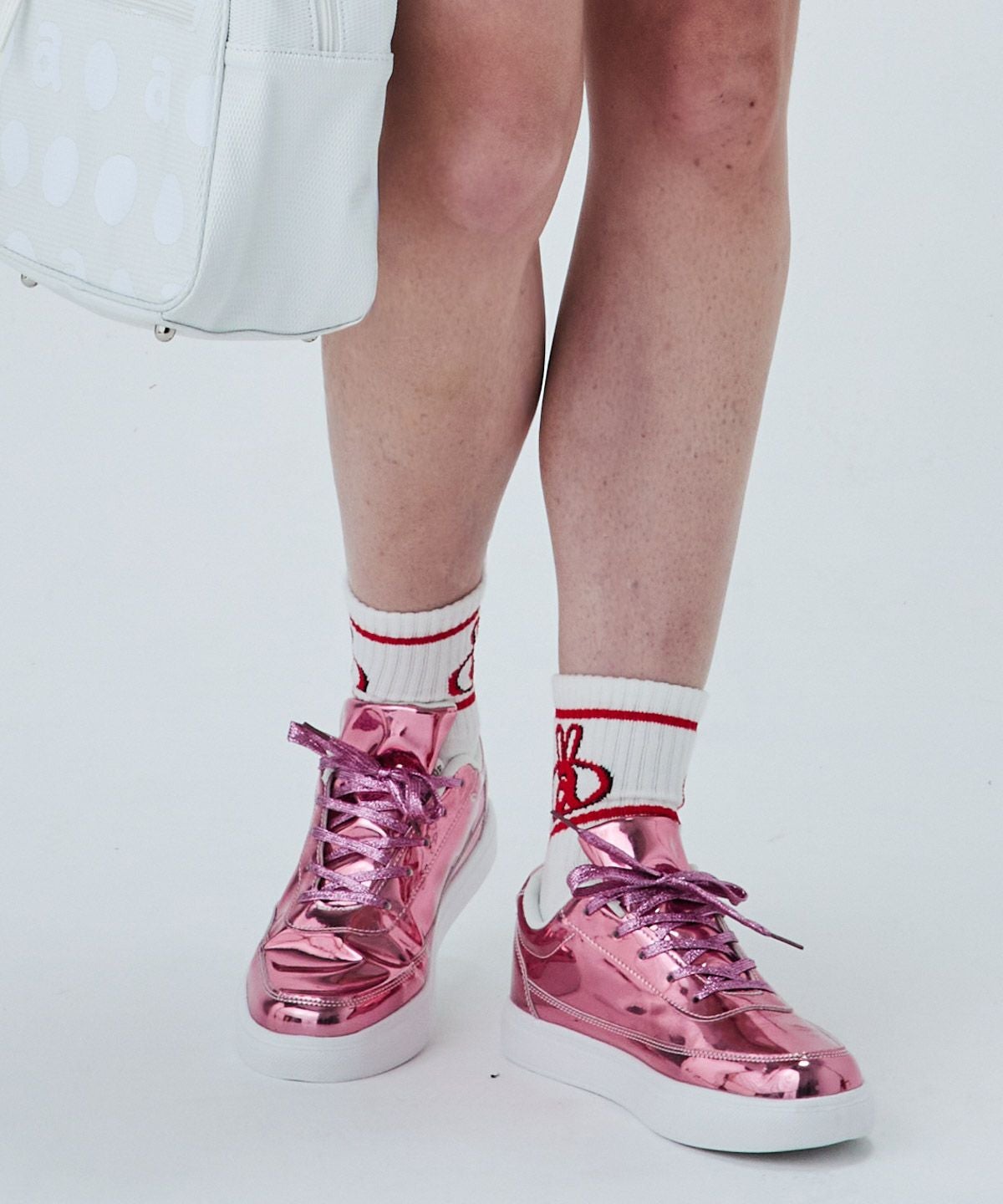 モデル着用画像(ホワイト×レッド)