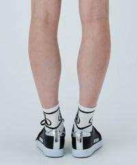 モデル着用画像(ホワイト×ブラック)