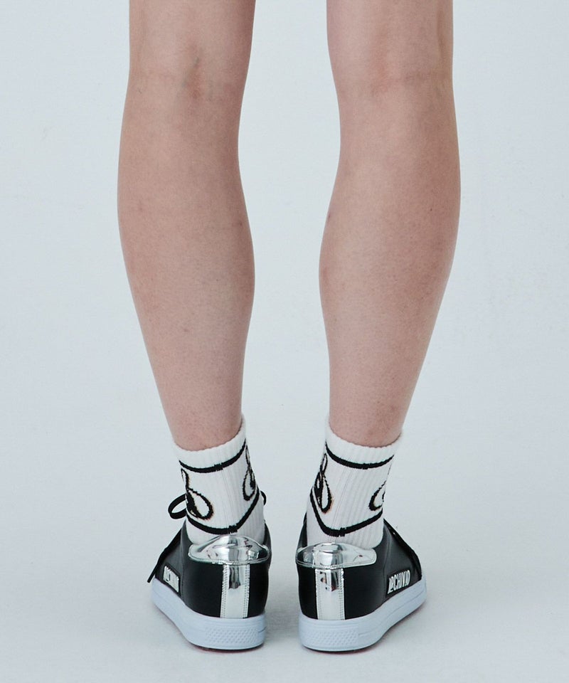 モデル着用画像(ホワイト×ブラック)