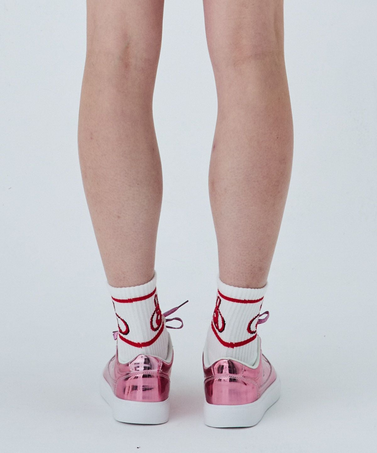 モデル着用画像(ホワイト×レッド)