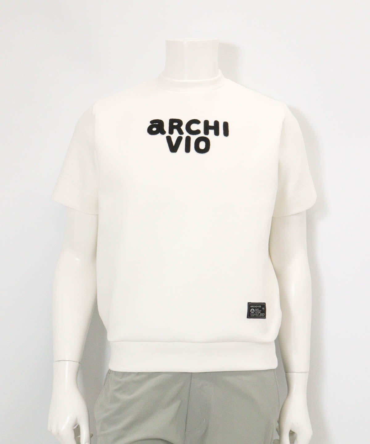 【メンズ】ロゴ刺繍ダンボールプルオーバー(ホワイト)前