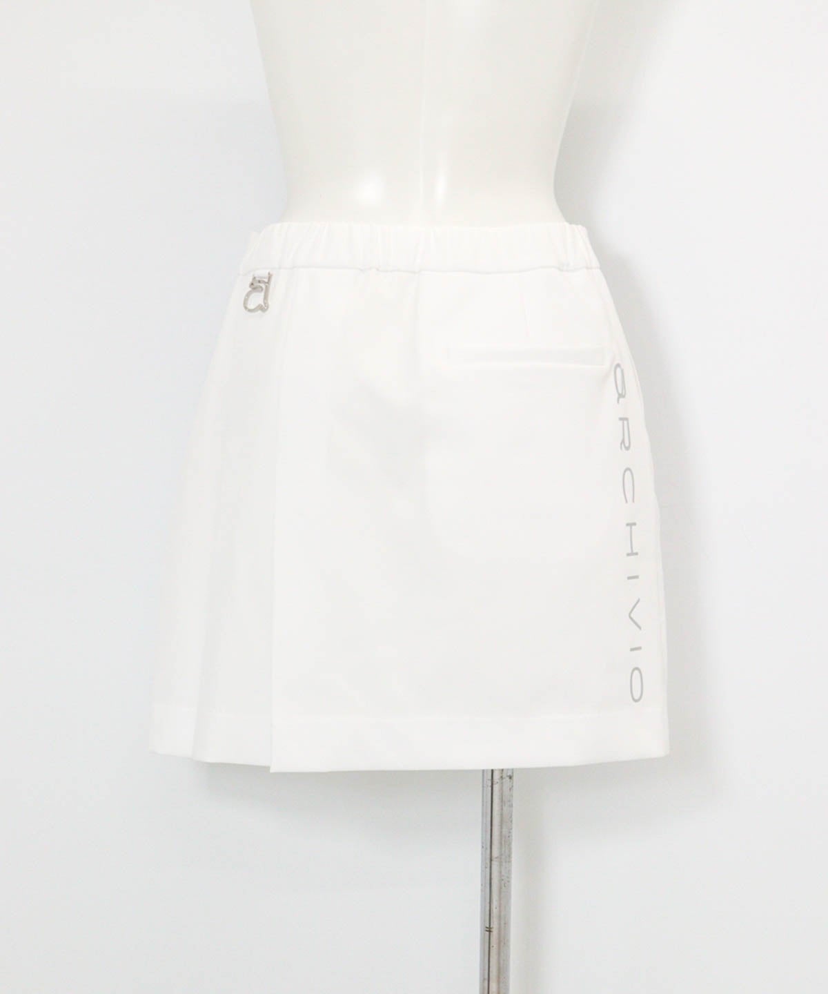 UV撥水フロントベルトスカート(ホワイト)後ろ