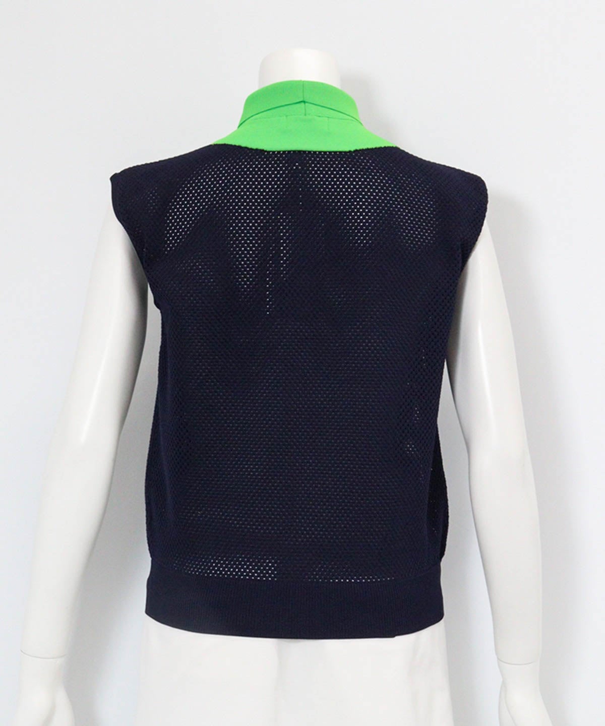 襟付きメッシュニットベスト(ネイビー)後ろ