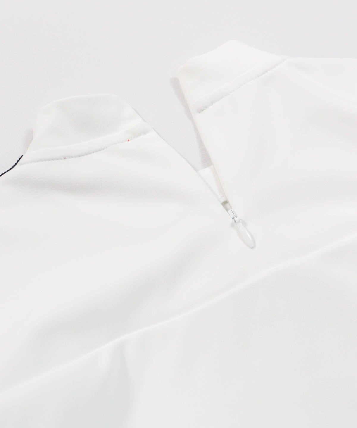 首元後ろ(ホワイト)