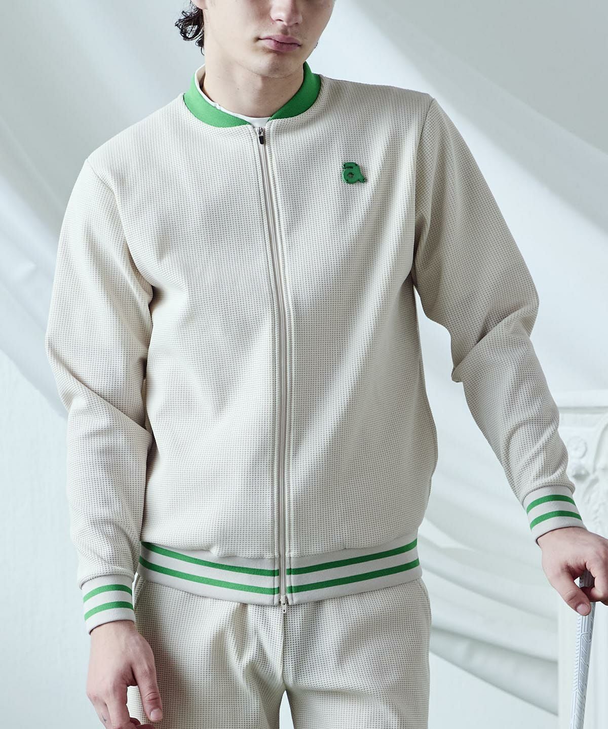 モデル着用画像（ベージュ）