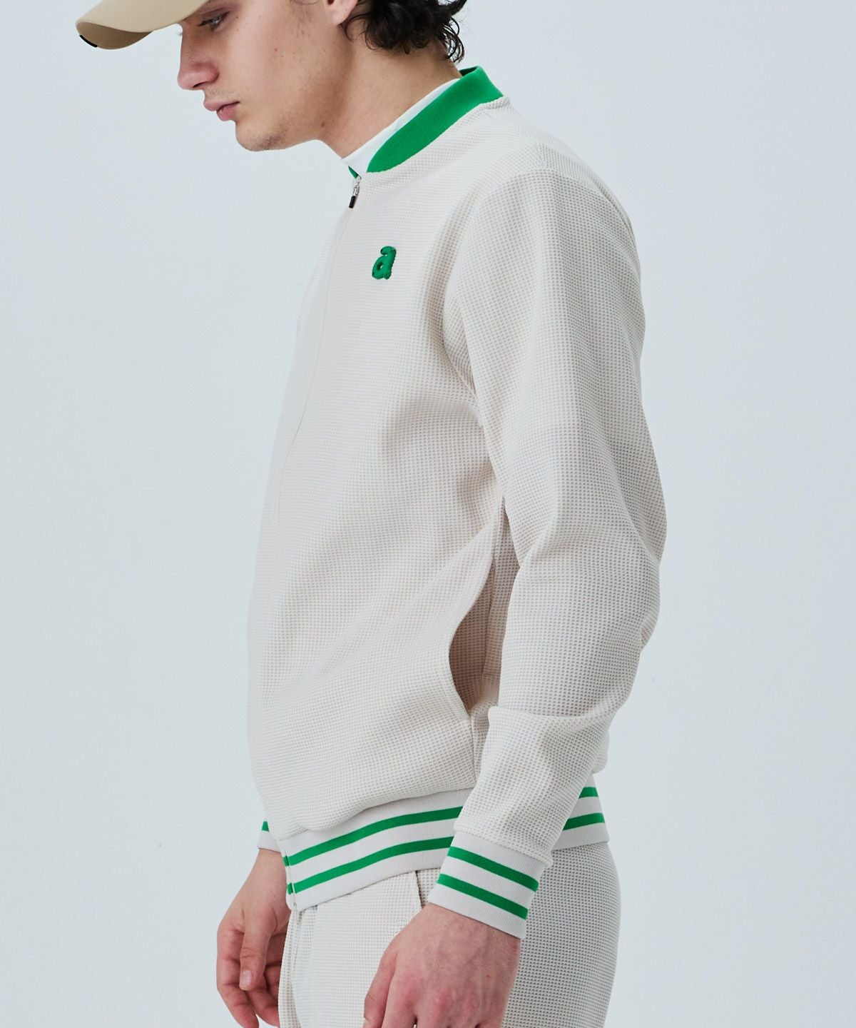 モデル着用画像（ベージュ）