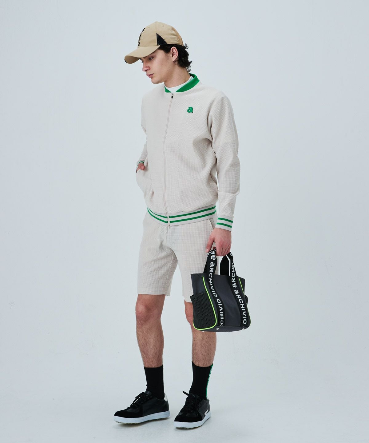 モデル着用画像（ベージュ）