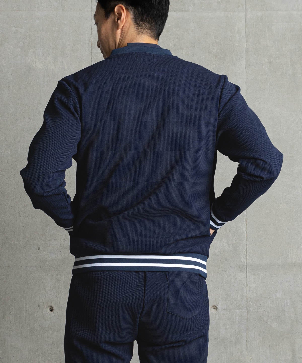 モデル着用画像（ネイビー）