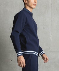 モデル着用画像（ネイビー）