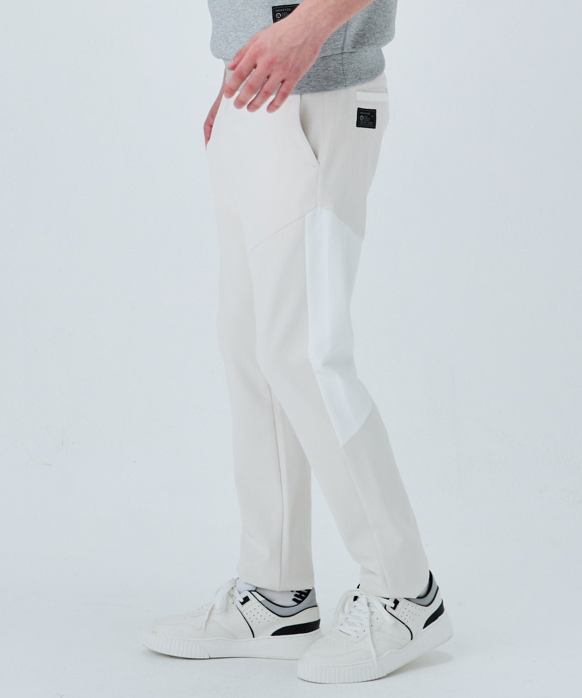 モデル着用画像（ベージュ）