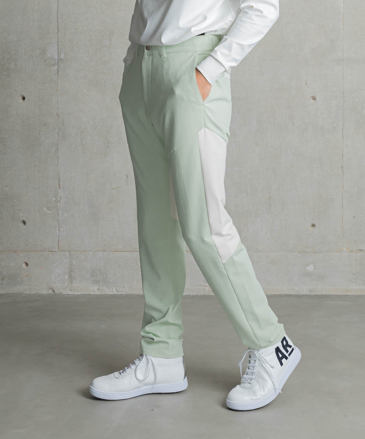 モデル着用画像（ライトグリーン）