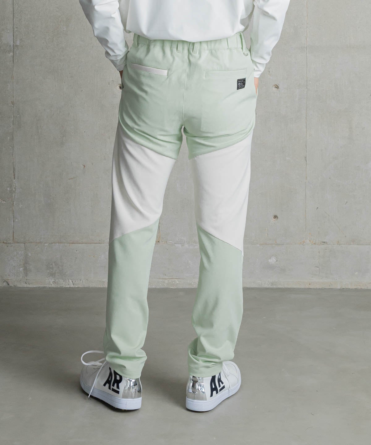 モデル着用画像（ライトグリーン）