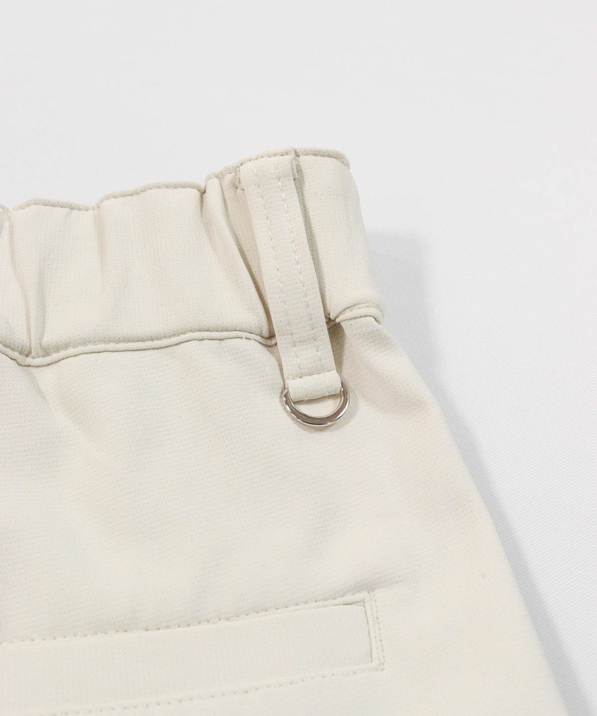 ベルトループ部分（ベージュ）