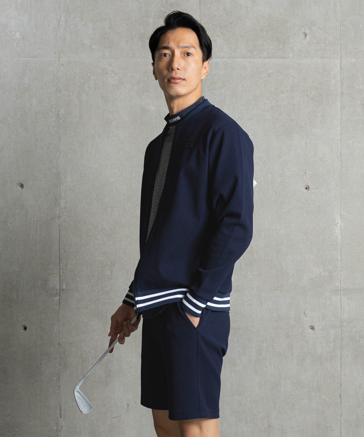 モデル着用画像（ネイビー）