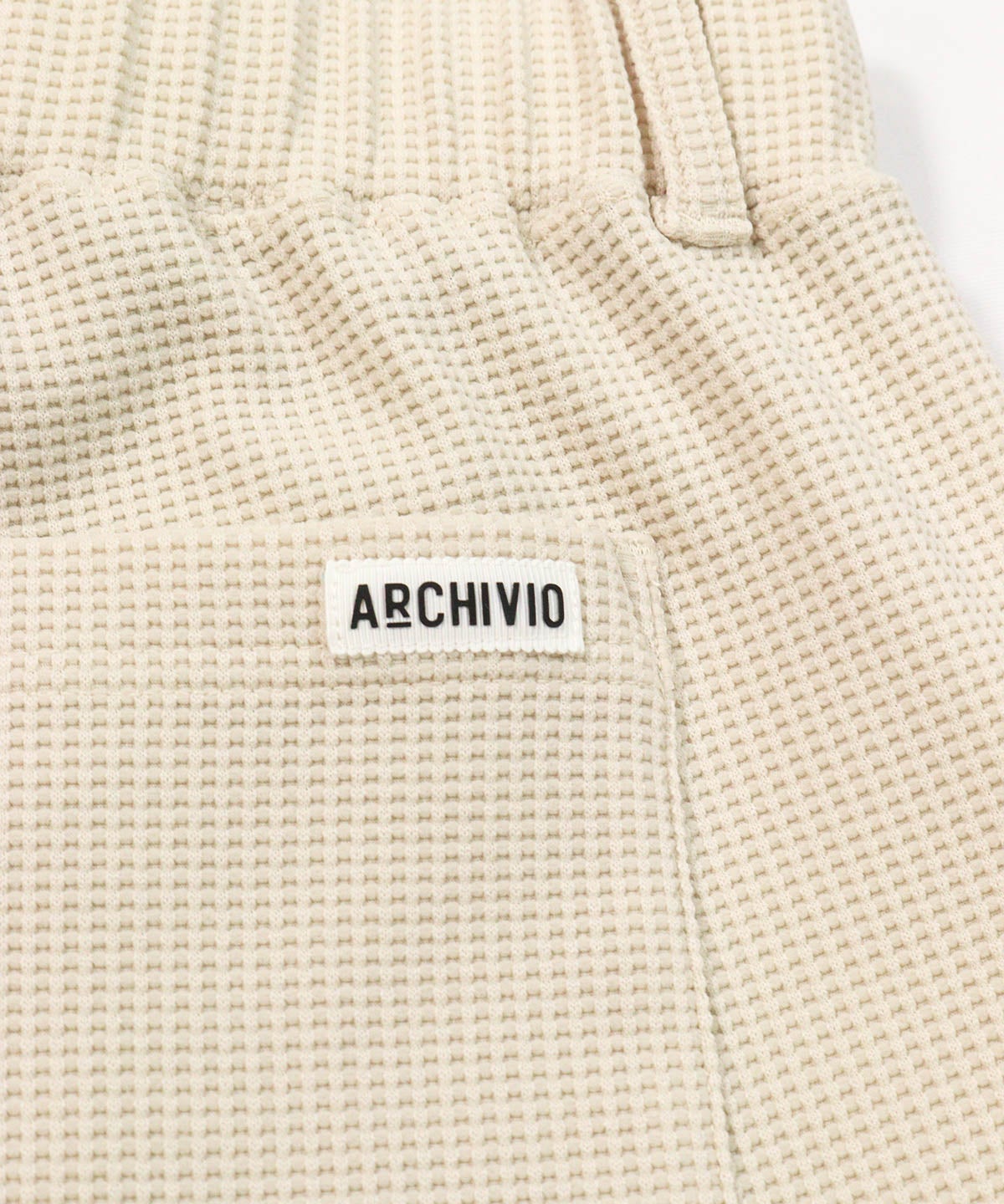 ロゴ部分（ベージュ）