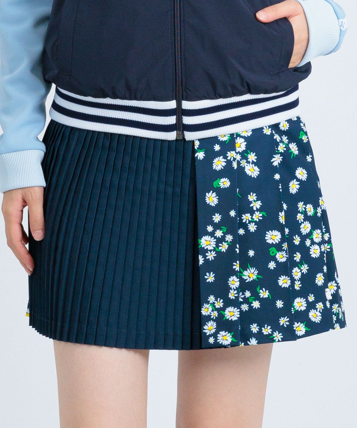 モデル着用画像（ネイビー）