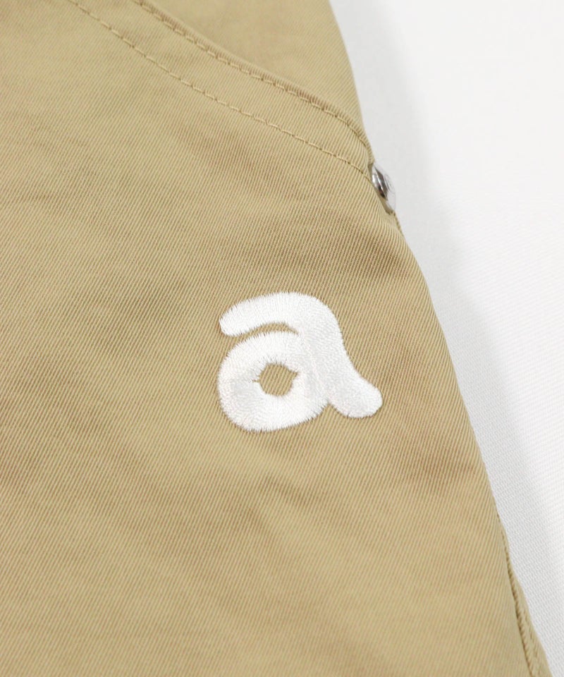 ロゴ刺繍部分（ベージュ）