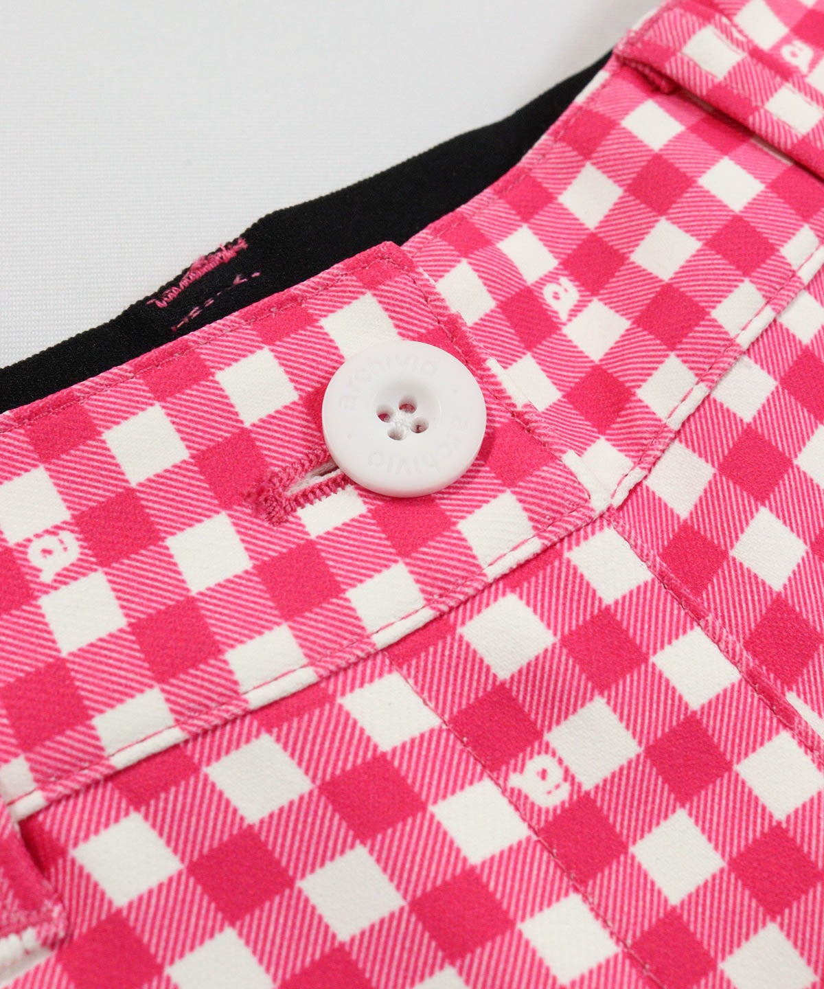 ボタン部分（ピンク）