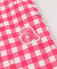 ロゴ刺繍部分（ピンク）