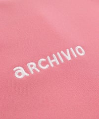 胸元ロゴデザイン部分（ピンク）