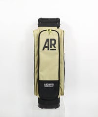 【メンズ】ARロゴ柄キャディバッグ後（ベージュ）