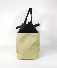 【メンズ】ARロゴ柄ボストンバッグ横（ベージュ）