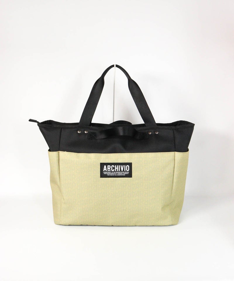 【メンズ】ARロゴ柄ボストンバッグ後（ベージュ）