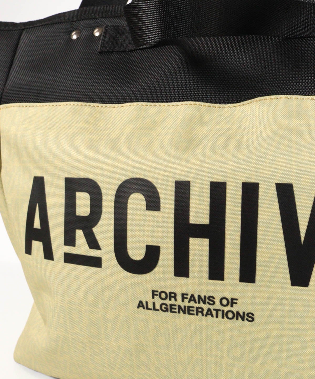 ロゴデザイン部分（ベージュ）