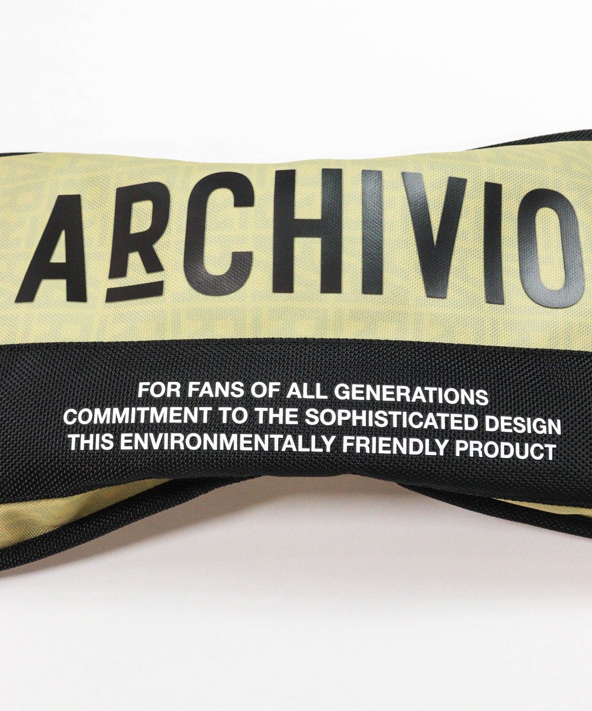 ブランドロゴ部分（ベージュ）