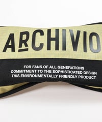 ブランドロゴ部分（ベージュ）