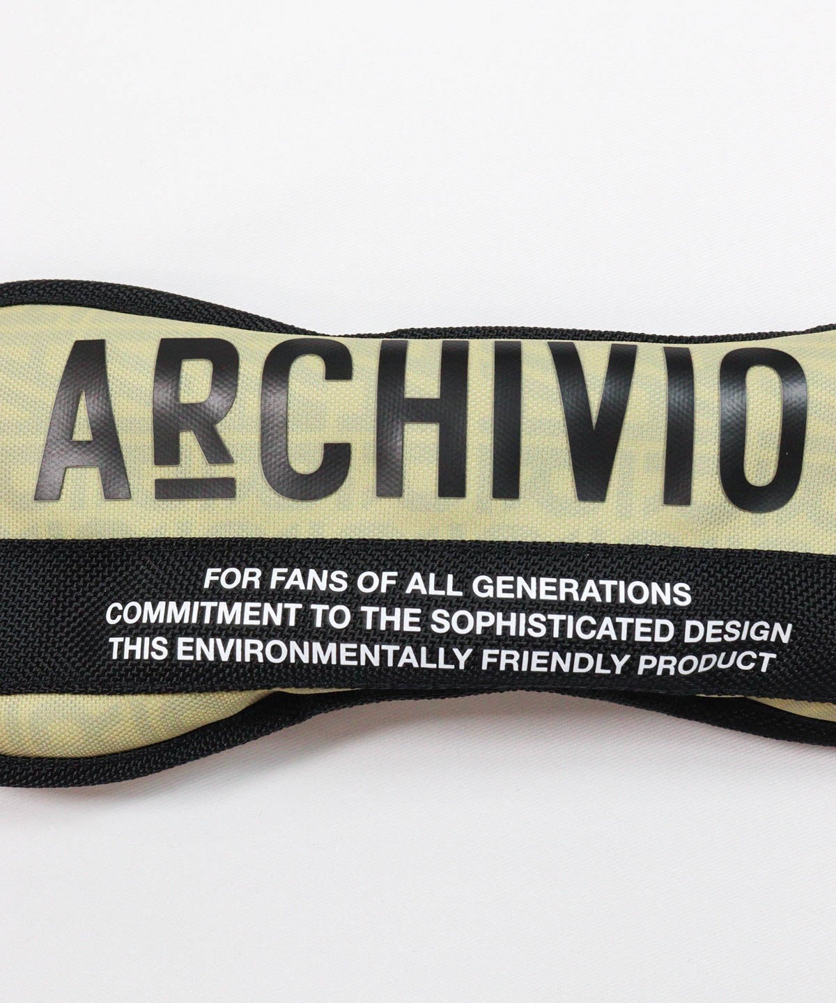 ロゴデザイン部分（ベージュ）